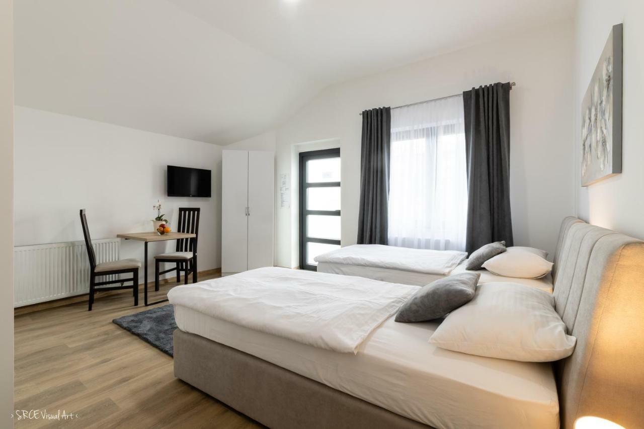Apartmani Gundulic Osijek Extérieur photo